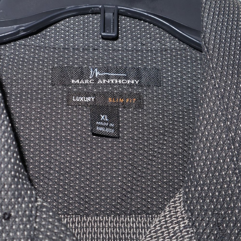 Marc Anthony- Luxury- Men's Long sleeve Button up - XL Slim Fit